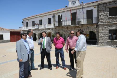 Imagen La Diputación financia las obras de mejora de las Plazas del Ayuntamiento y De La Fuente en Zarzuela del Monte